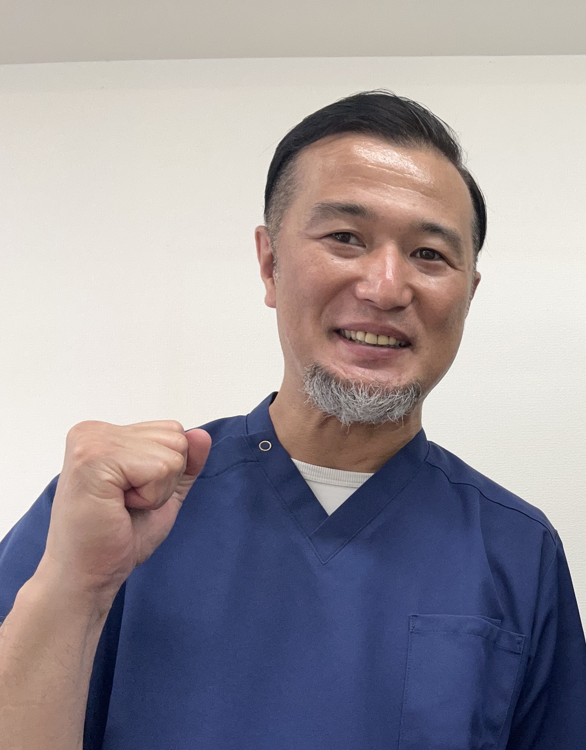 腰塚康雄＜院長＞